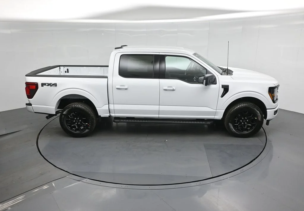New 2026 Oxford White Ford XLT image 37