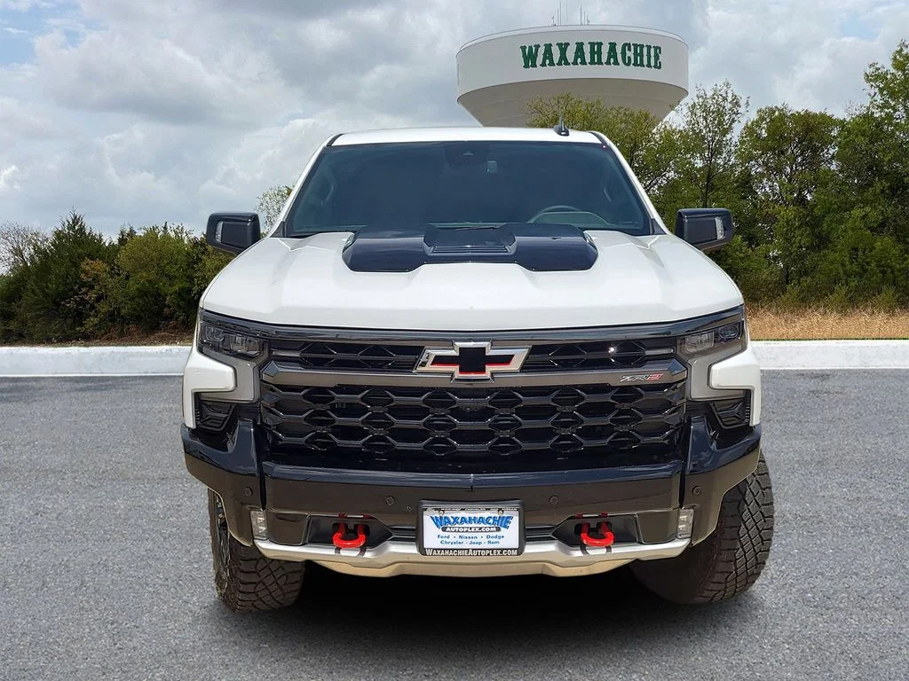 Used 2025 White Chevrolet ZR2 image 2
