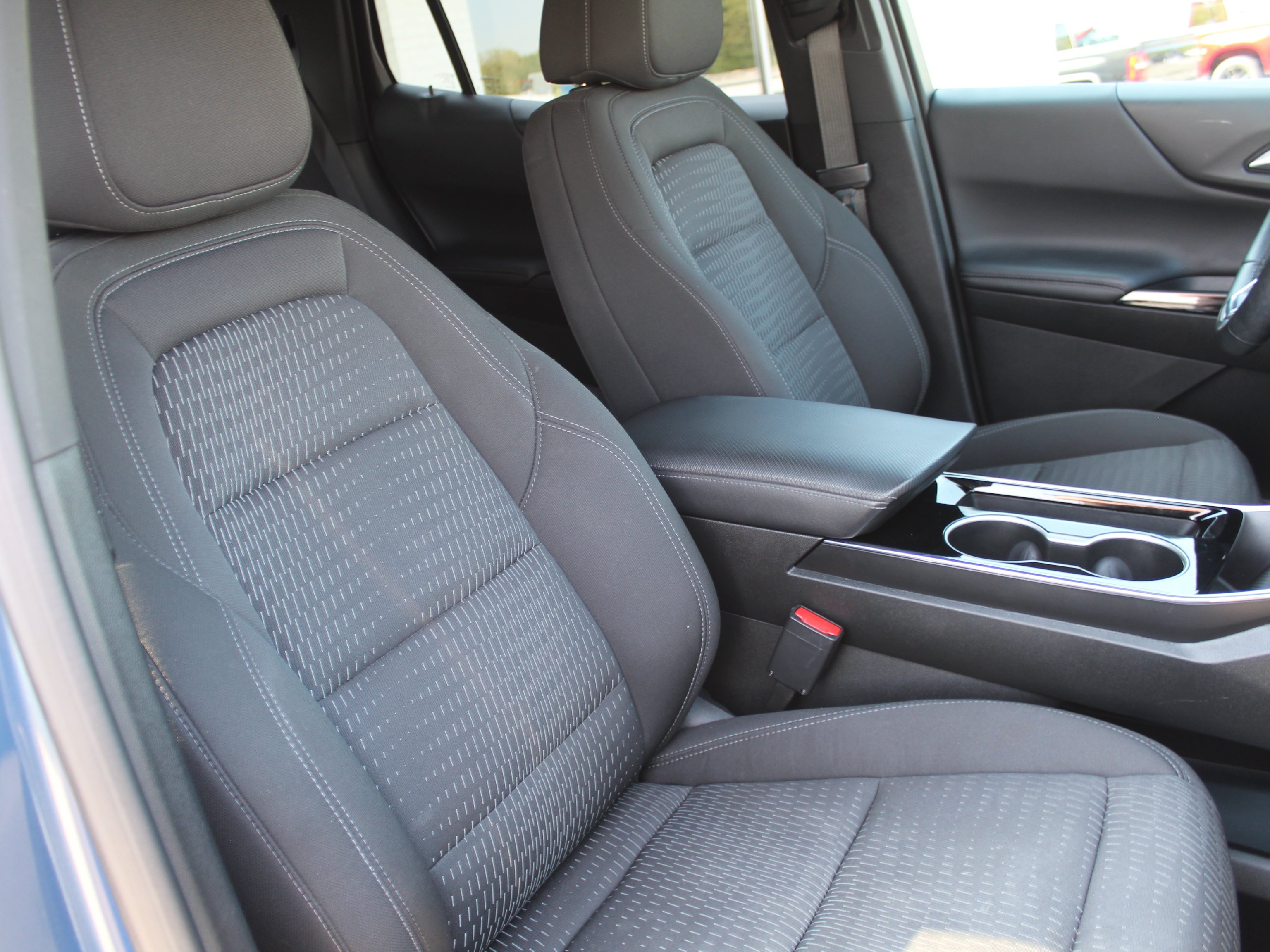 2025 Chevrolet Equinox LT - Photo 28