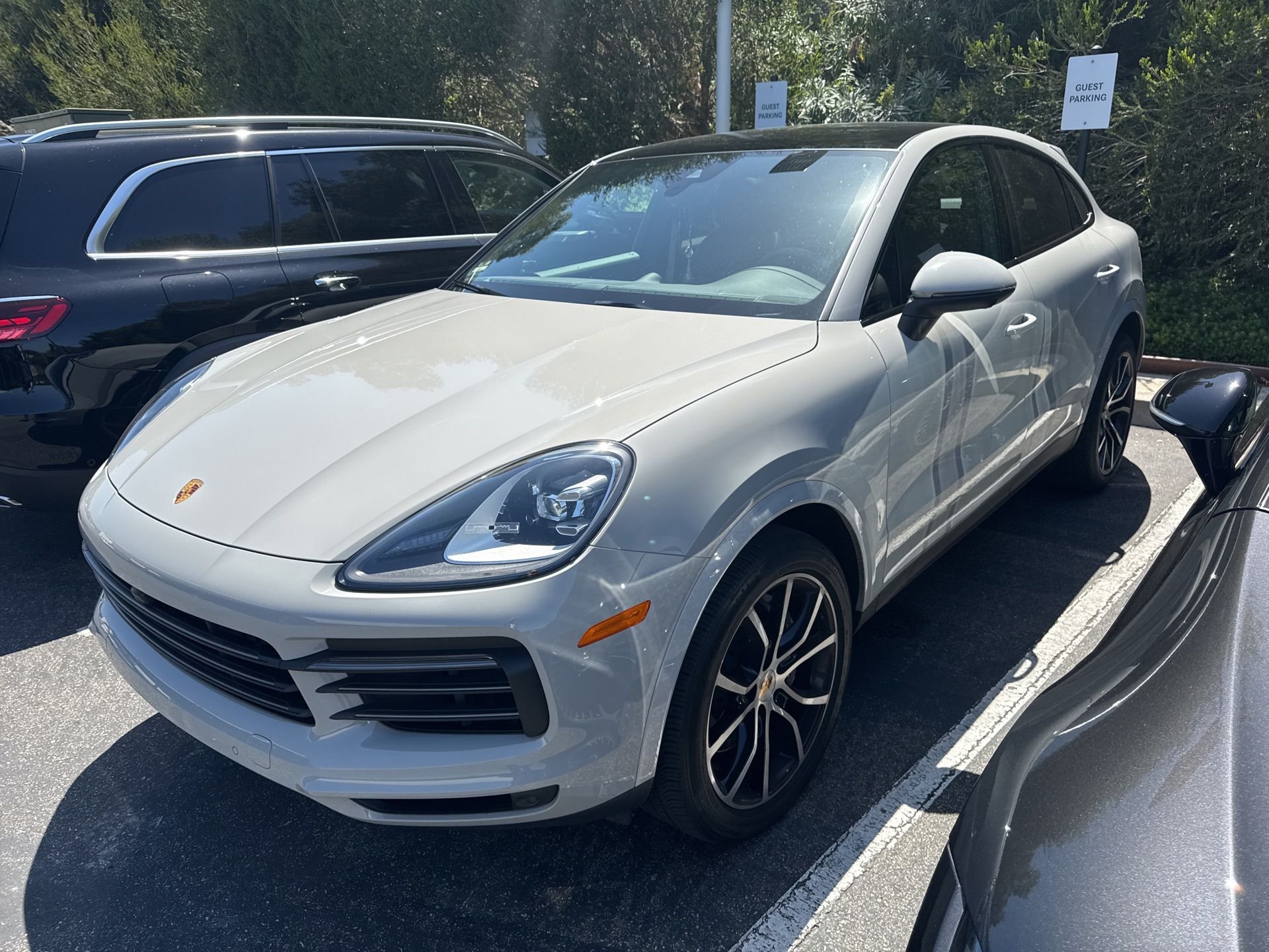 2023 Porsche Cayenne Platinum Edition's photo