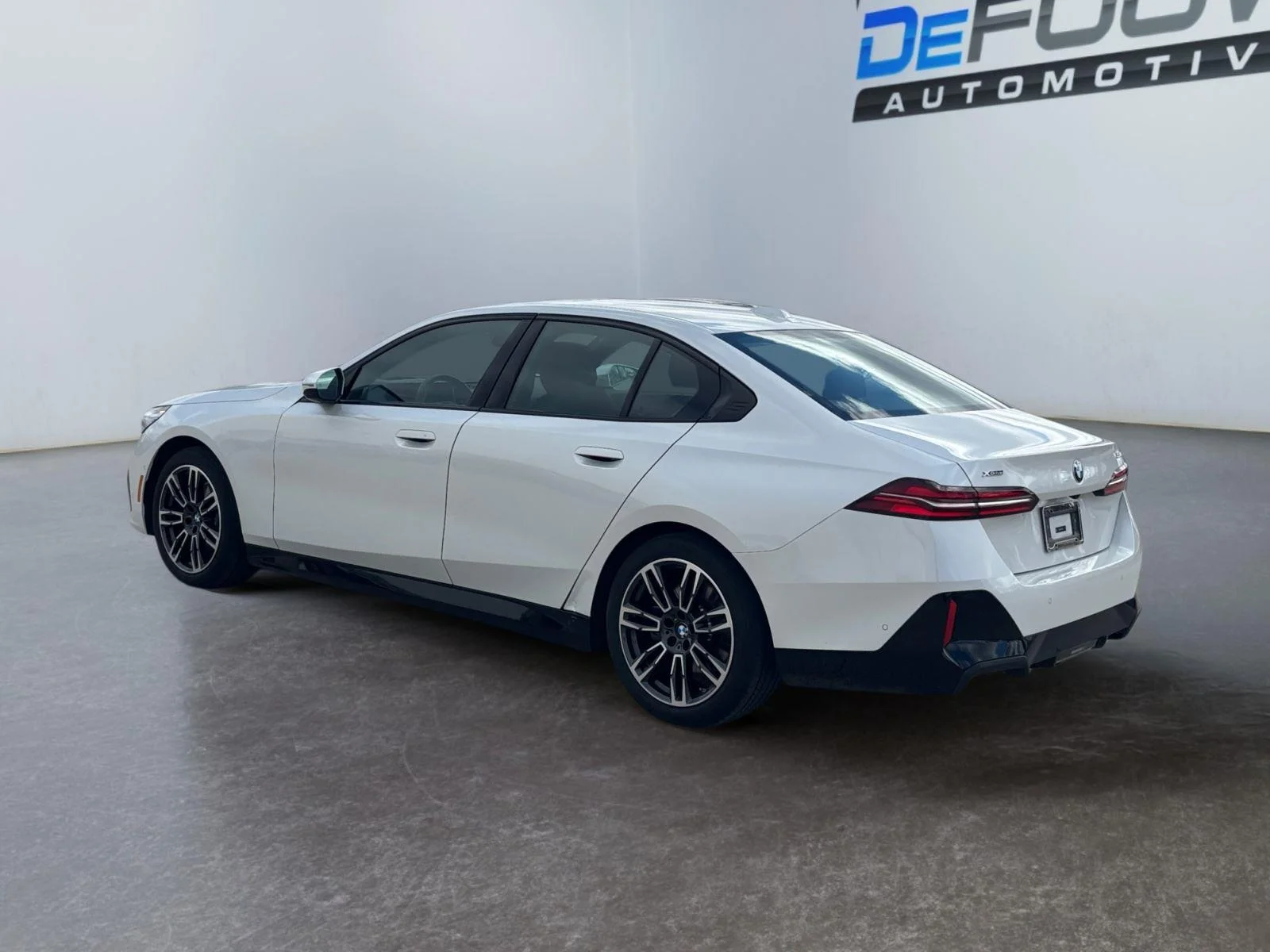 Used 2026 Mineral White Metallic BMW 530i xDrive image 5