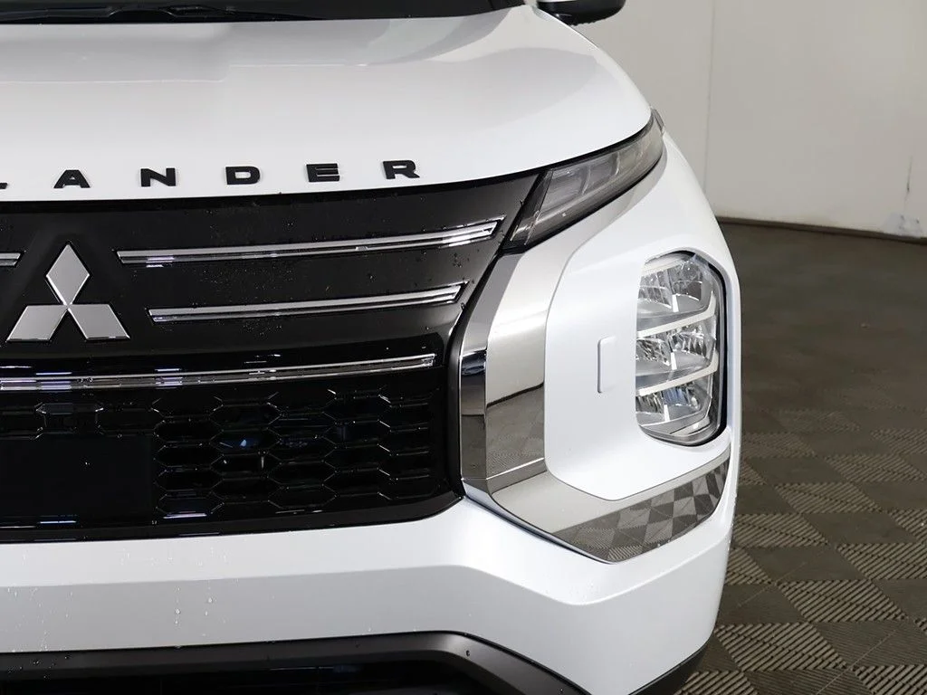 New 2026 White Mitsubishi ES image 15