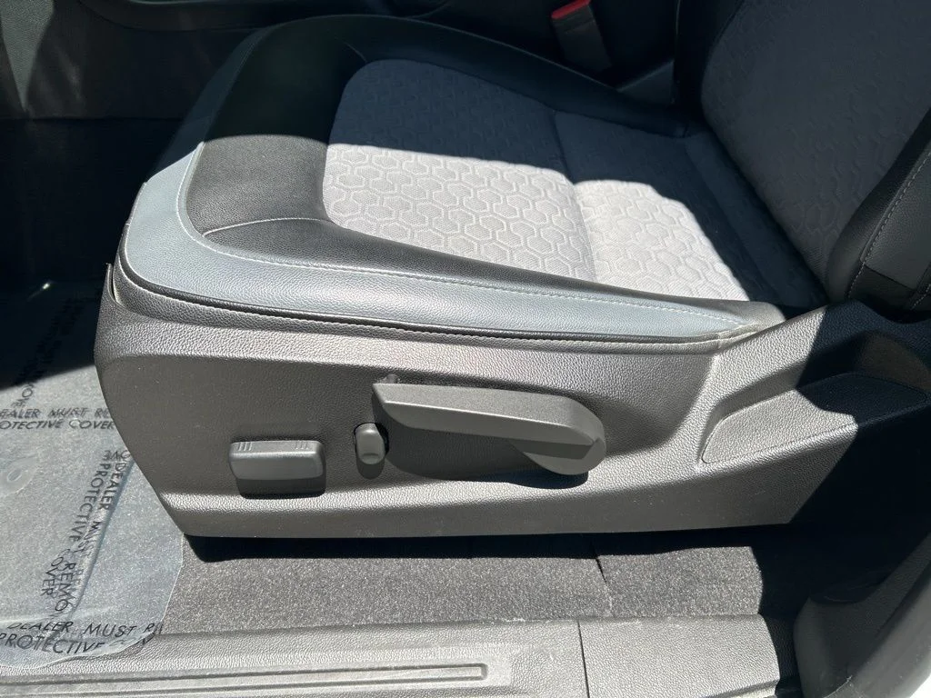 Used 2020 White Chevrolet Z71 image 15