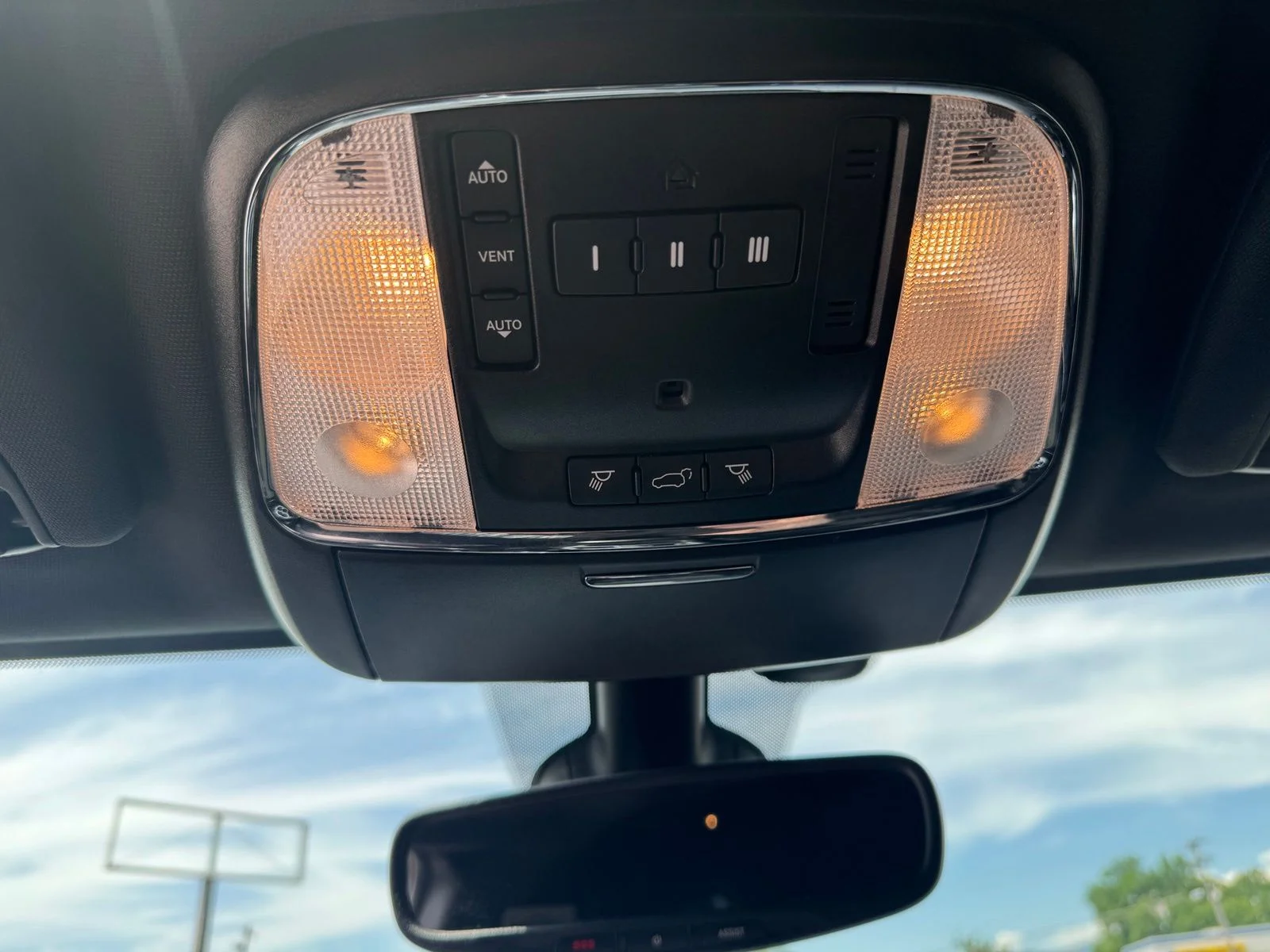 Used 2020 Black Jeep Altitude image 22