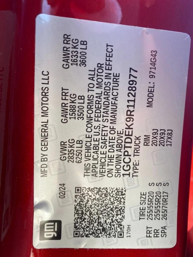 Used 2024 Radiant Red Tintcoat Chevrolet Z71 image 39