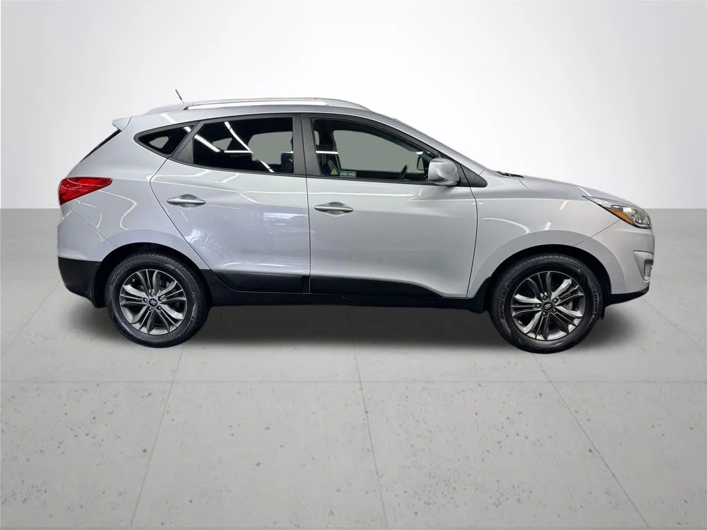 Used 2014 Silver Hyundai SE image 9