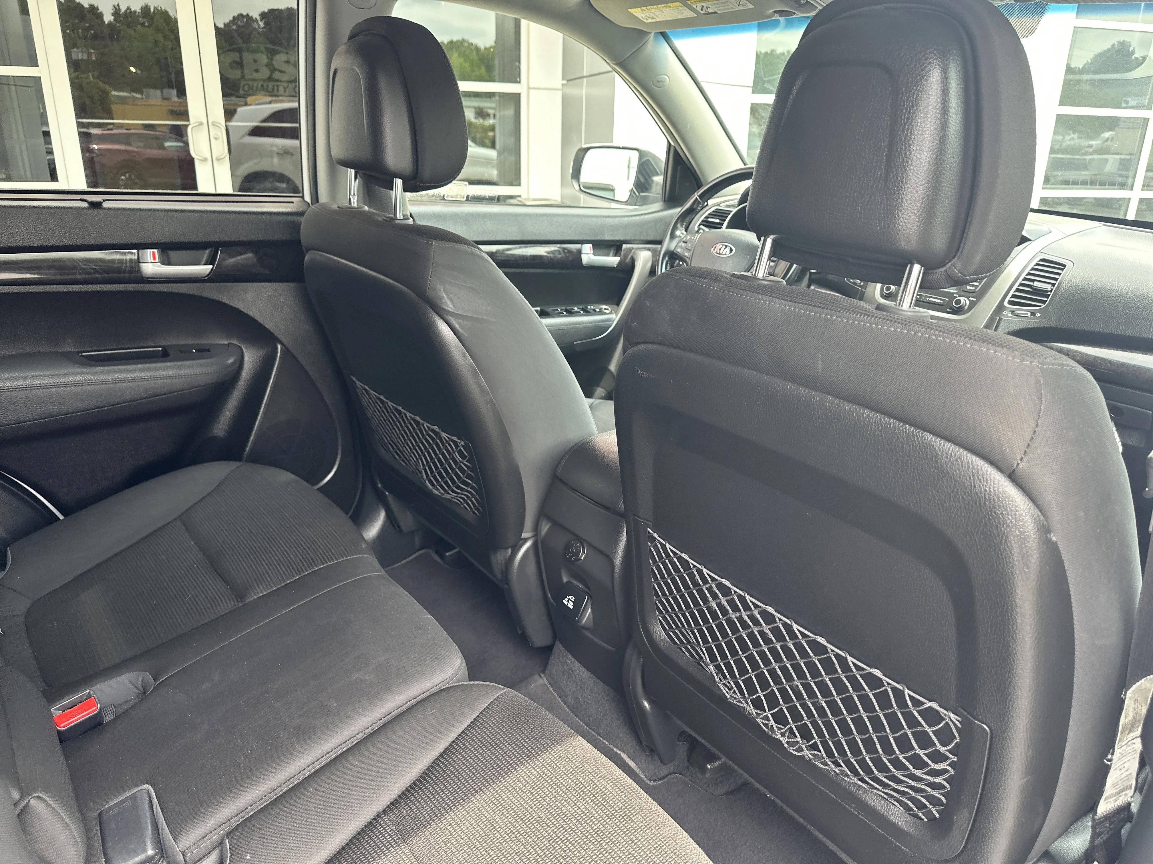 Used 2015 Snow White Pearl Kia LX image 27
