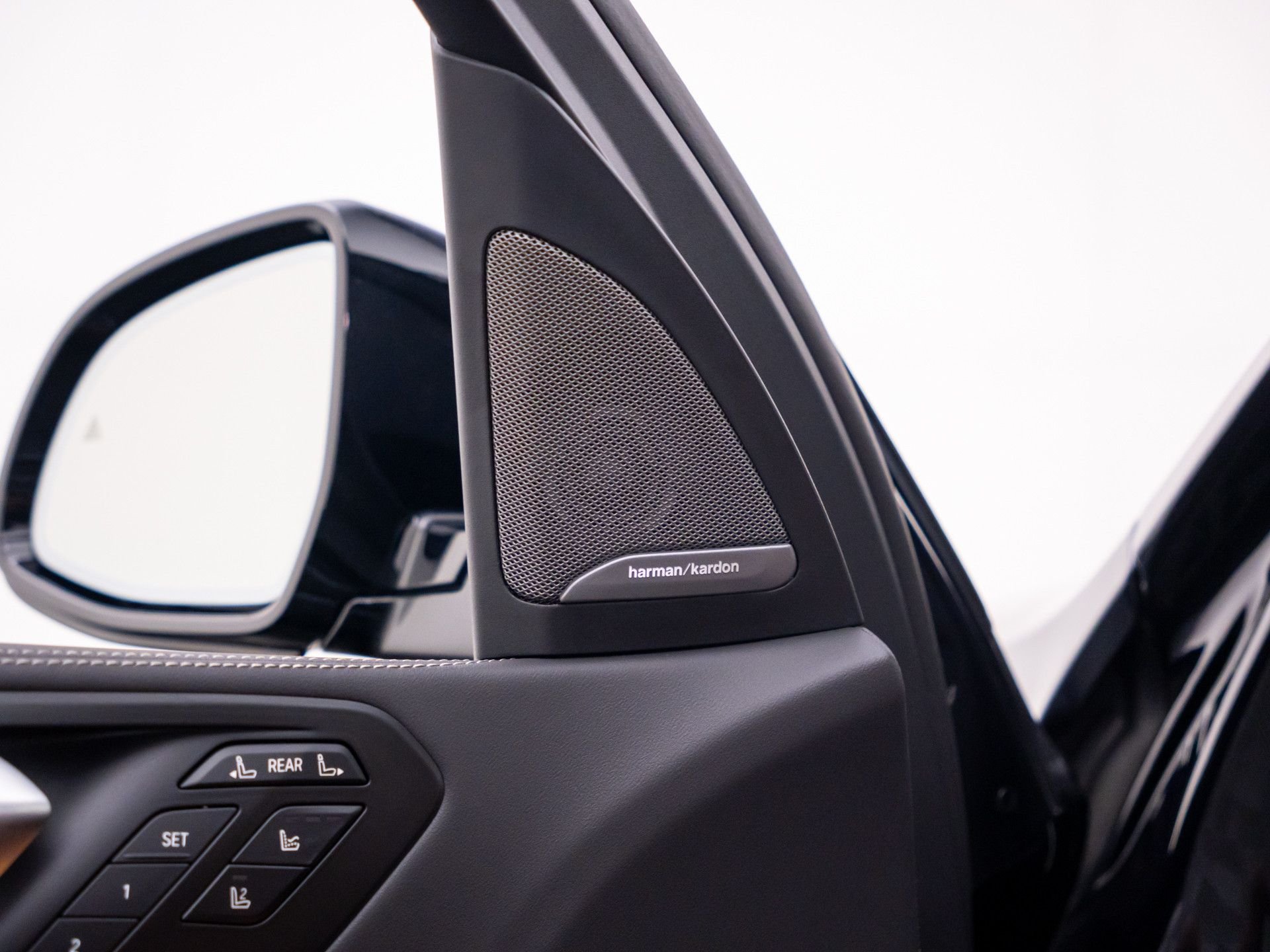 New 2027 Carbon Black Metallic BMW xDrive40i image 15