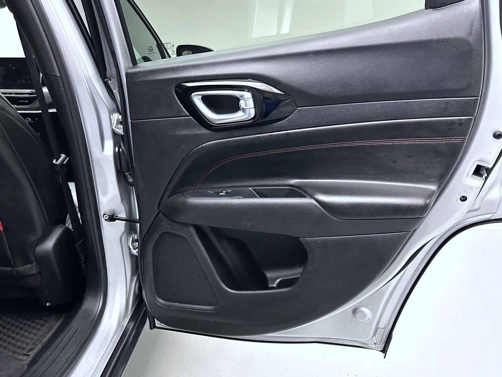 Used 2025 Silver Jeep Trailhawk image 17