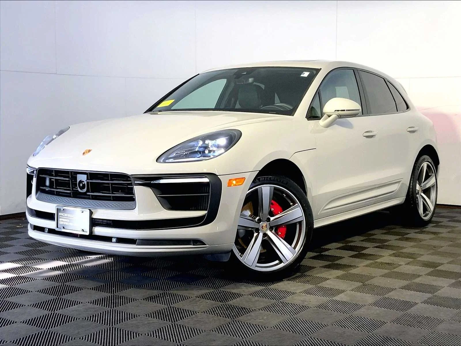 2023 Porsche Macan S's photo
