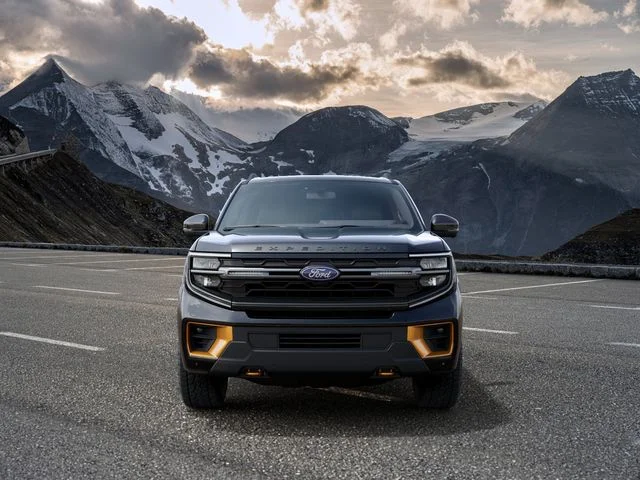 New 2027 Black Metallic Ford Tremor image 3