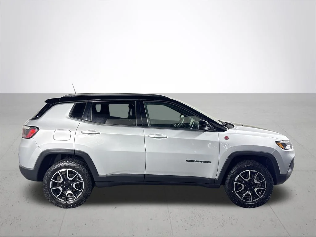 Used 2024 Silver Jeep Trailhawk image 5