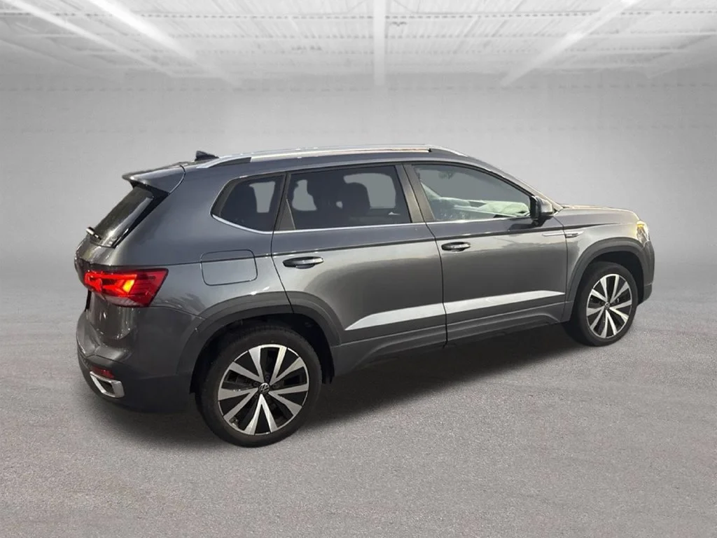 Used 2023 Gray Volkswagen 1.5T SE image 3