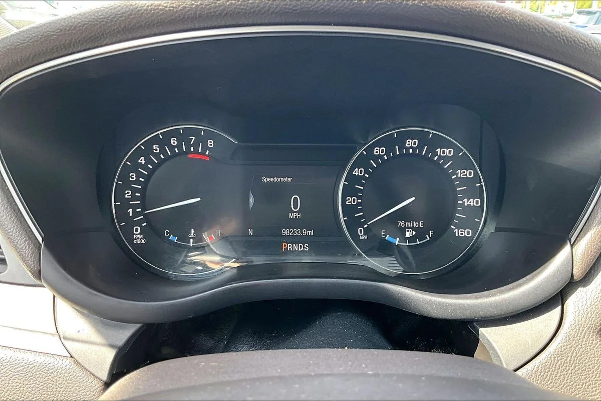 Used 2019 Red Lincoln Standard image 13