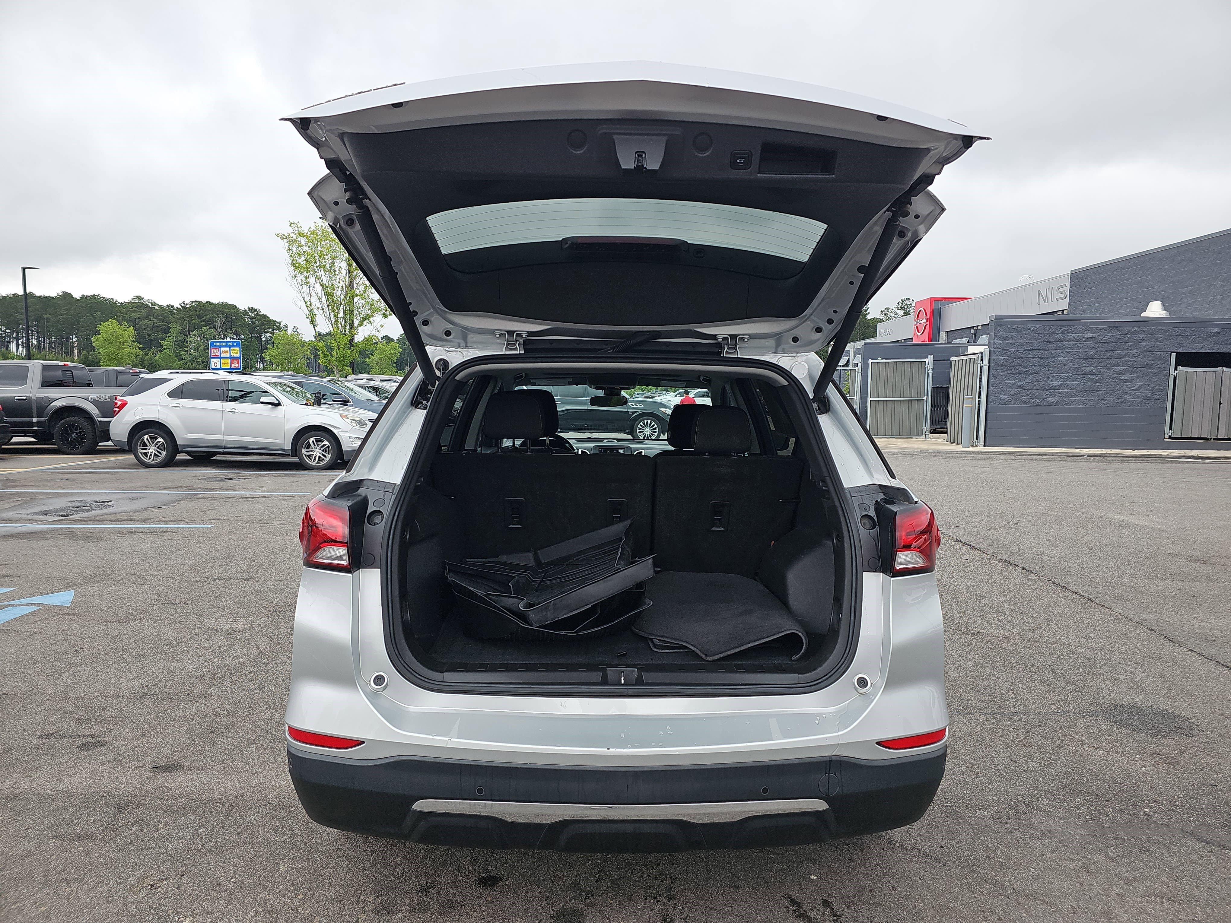 Used 2022 Silver Ice Metallic Chevrolet LT image 26