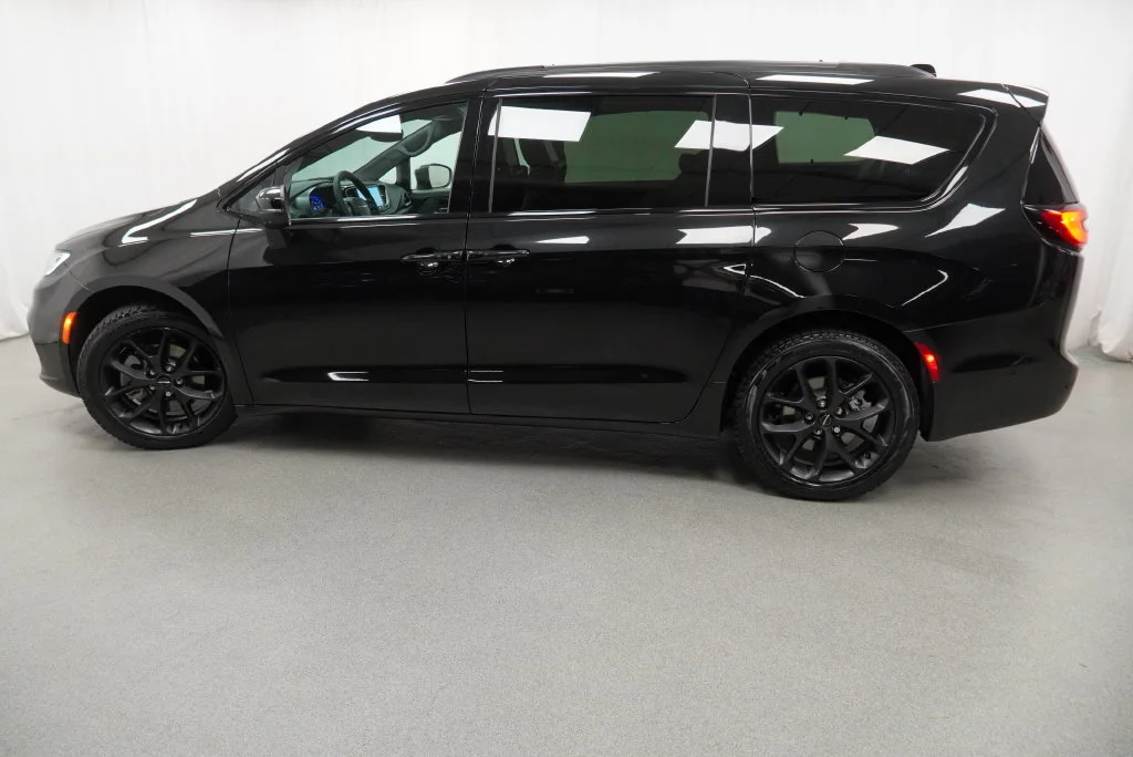 Used 2023 Black Chrysler Touring L image 24