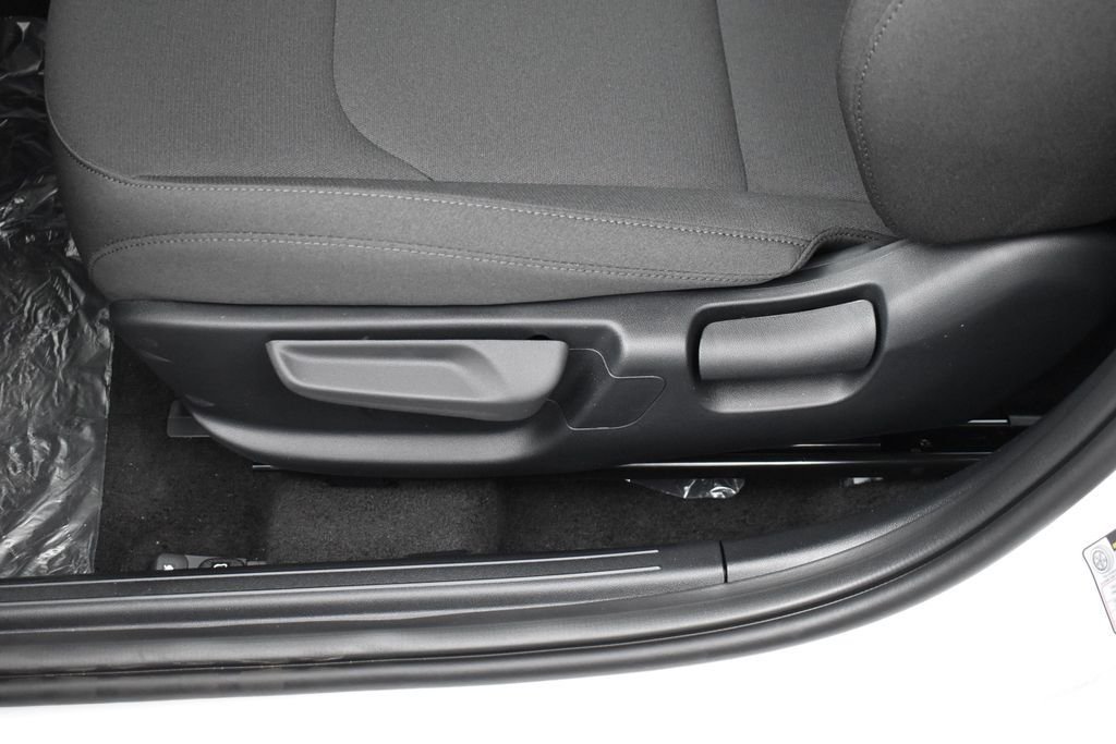 New 2026 Snow White Pearl Kia LXS image 8