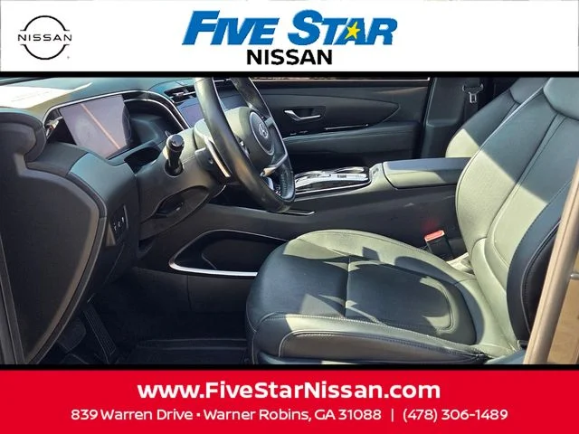 Used 2023 Black Hyundai SE image 5