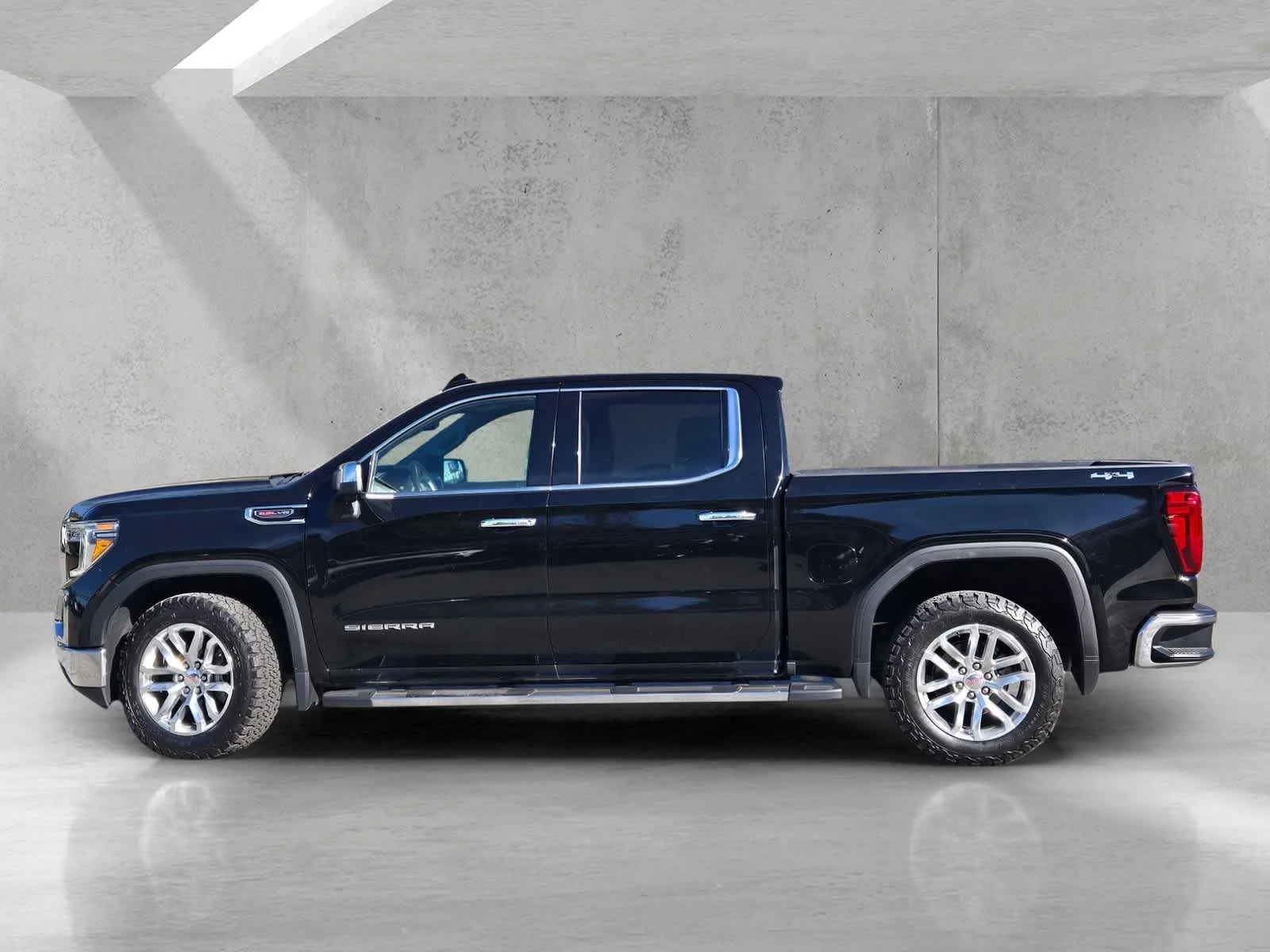 Used 2022 Onyx Black GMC SLT image 7