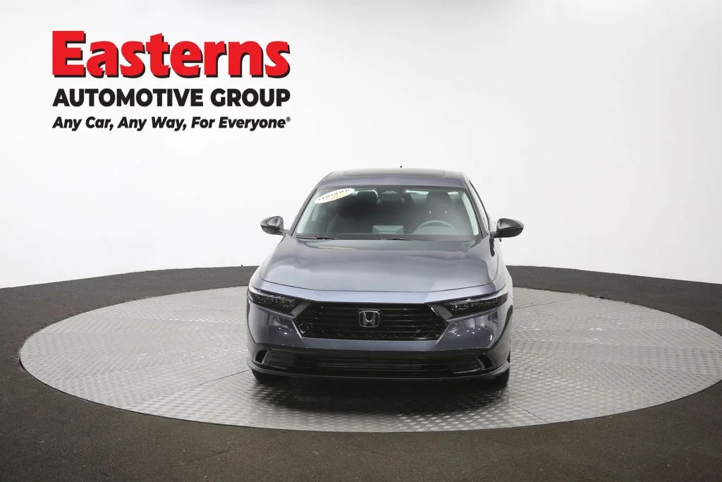 Used 2025 Gray Honda SE image 53