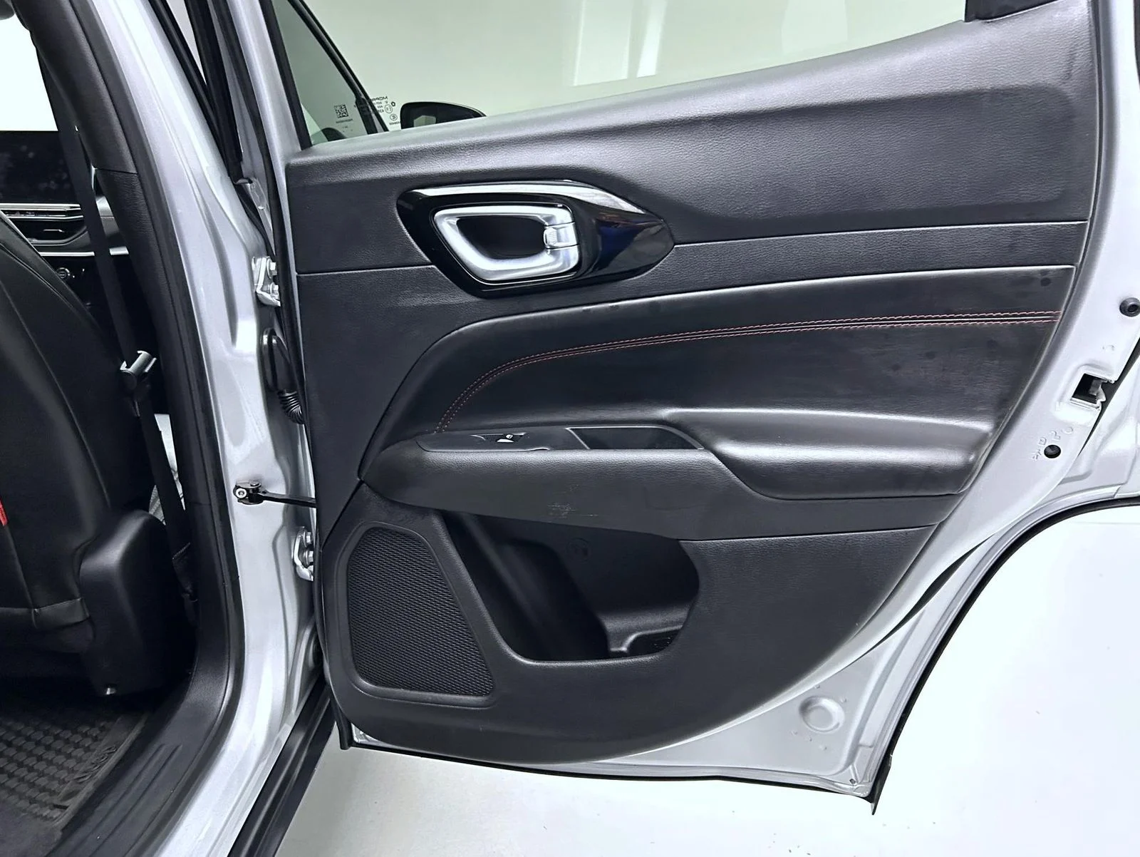 Used 2025 Silver Jeep Trailhawk image 17