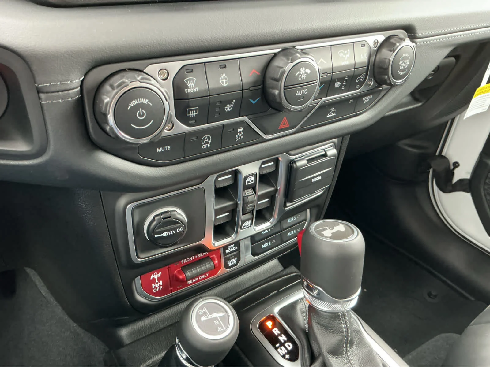 New 2026 Bright White Clearcoat Jeep Rubicon image 29