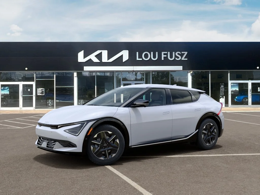 New 2026 Glacial White Pearl Kia Wind image 3