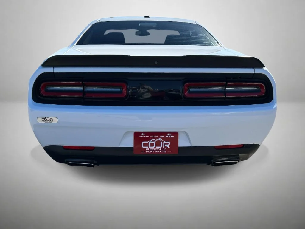 Used 2021 White Dodge SXT image 4