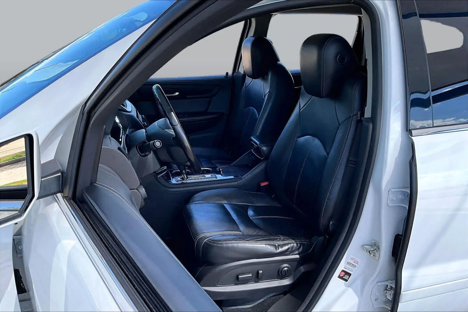 Used 2016 Summit White Chevrolet LT image 8