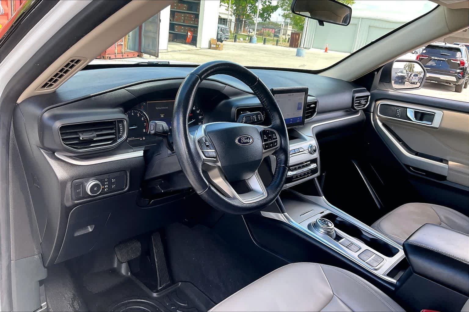 Used 2022 Oxford White Ford XLT image 28