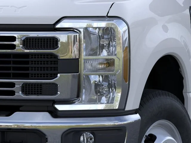 2025 Ford F-350 Super Duty Chassis Cab XL - Photo 18