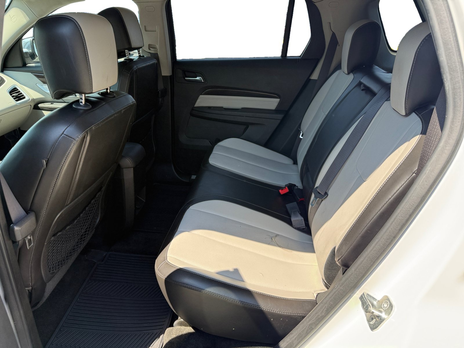 Used 2016 White Frost GMC Denali image 16