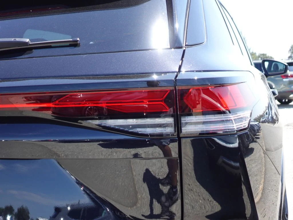 New 2026 Deep Black Pearl Volkswagen 2.0T SE R-Line Black image 8