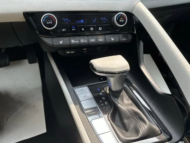 Used 2025 White Hyundai Limited image 31
