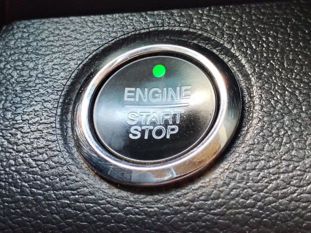 Used 2022 White Ford Lariat image 29