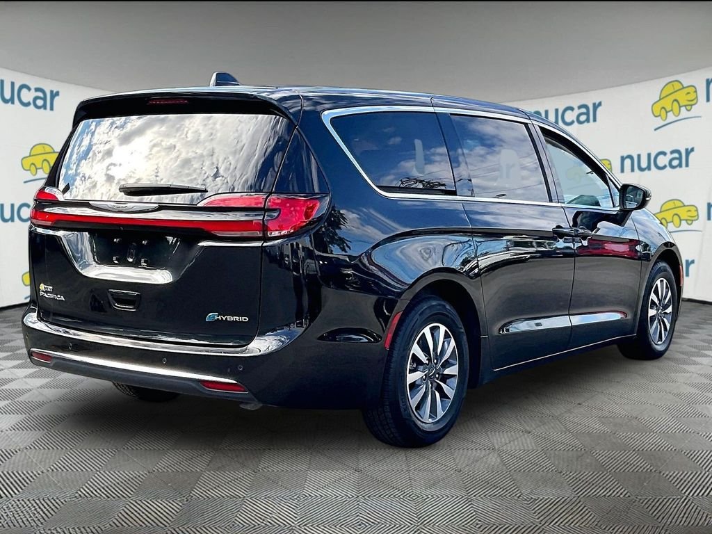 Used 2023 Black Chrysler Touring L image 6