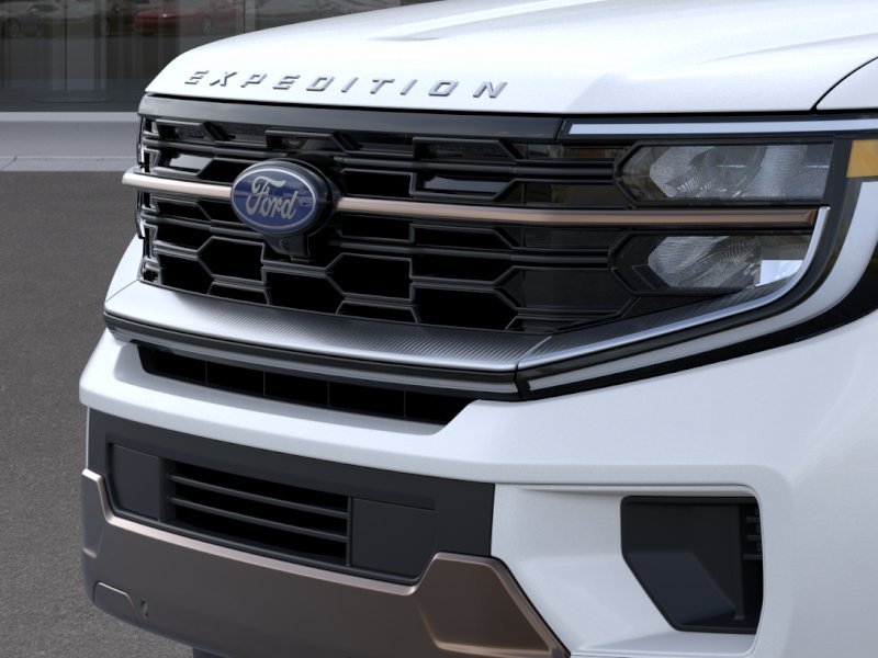 New 2026 Star White Metallic Tri-Coat Ford MAX King Ranch® image 17