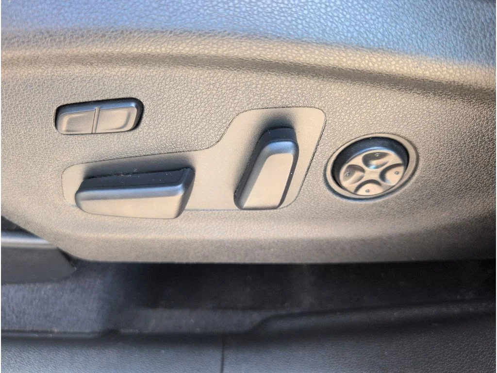 Used 2020 SILVER Kia 4d SUV FWD SX image 11