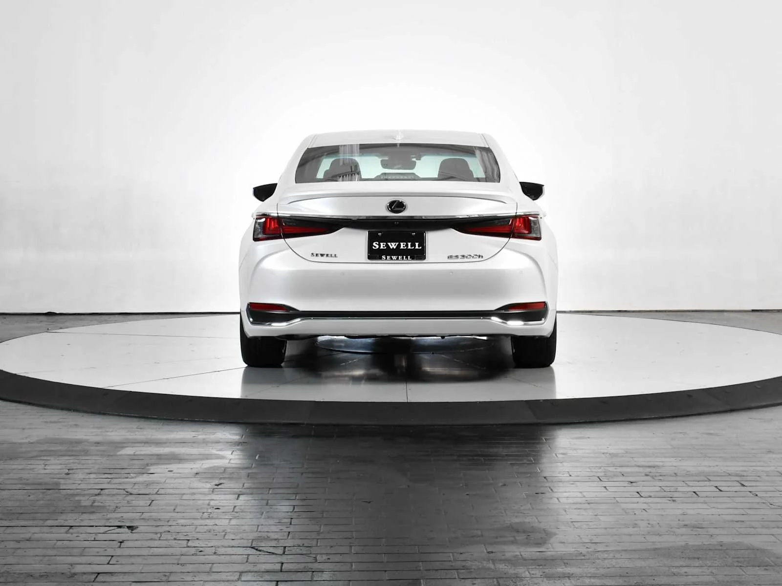 Used 2024 Eminent White Pearl Lexus Ultra Luxury image 4