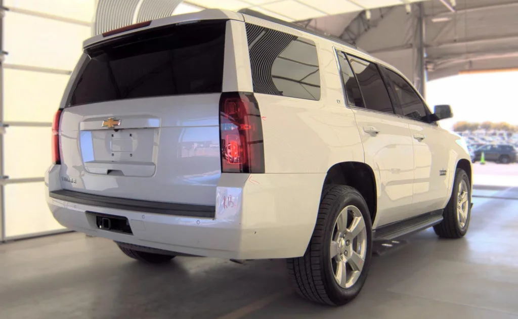 Used 2019 IRIDESCENT PEARL TRICOAT Chevrolet LT image 3