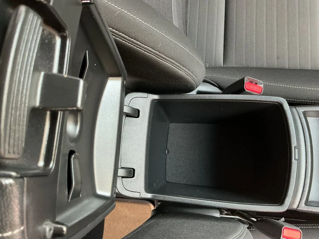Used 2018 White Kia LX image 28