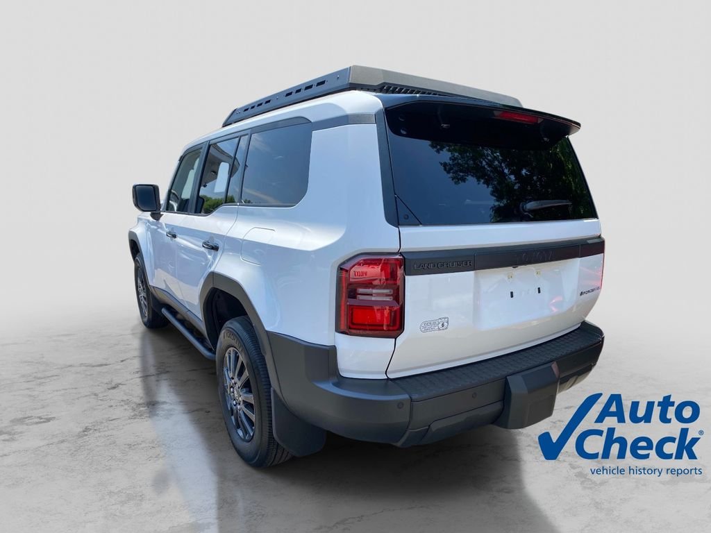 Used 2025 White Toyota 1958 image 3