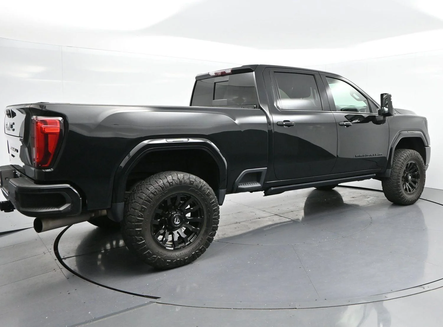 Used 2021 Onyx Black GMC Denali image 7