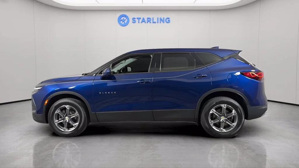 Used 2023 BLUE GLOW METALLIC Chevrolet LT image 4