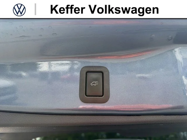 Used 2018 Blue Toyota XLE image 41