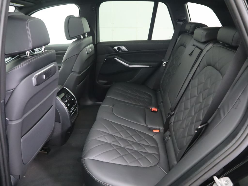 Used 2026 Black Sapphire Metallic BMW xDrive40i image 23
