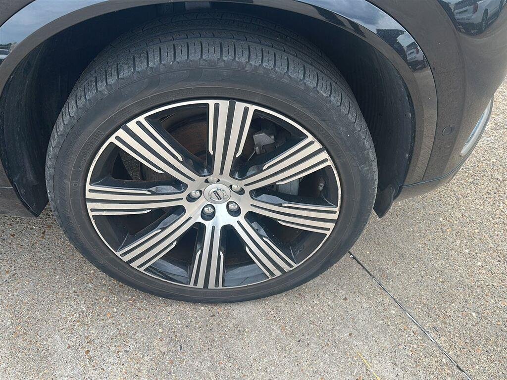 Used 2023 Onyx Black Metallic Volvo Ultimate image 4