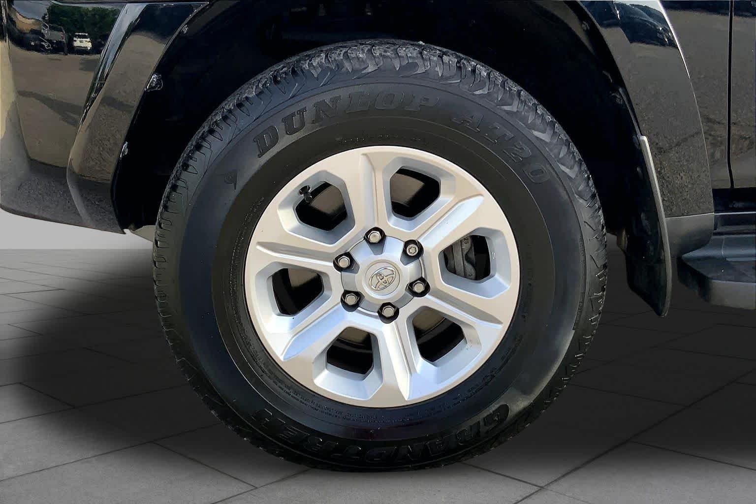 Used 2022 Midnight Black Metallic Toyota SR5 image 11