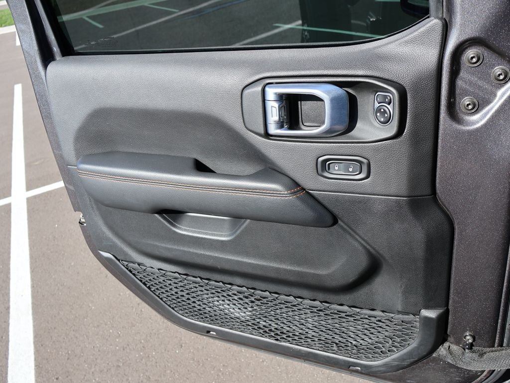 Used 2021 Granite Crystal Metallic Clearcoat Jeep Mojave image 38