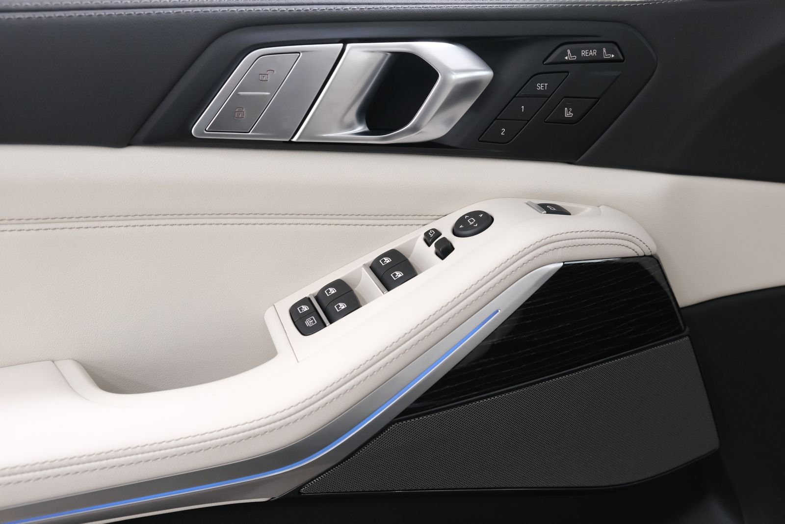 New 2027 Black Sapphire Metallic BMW M60i image 25